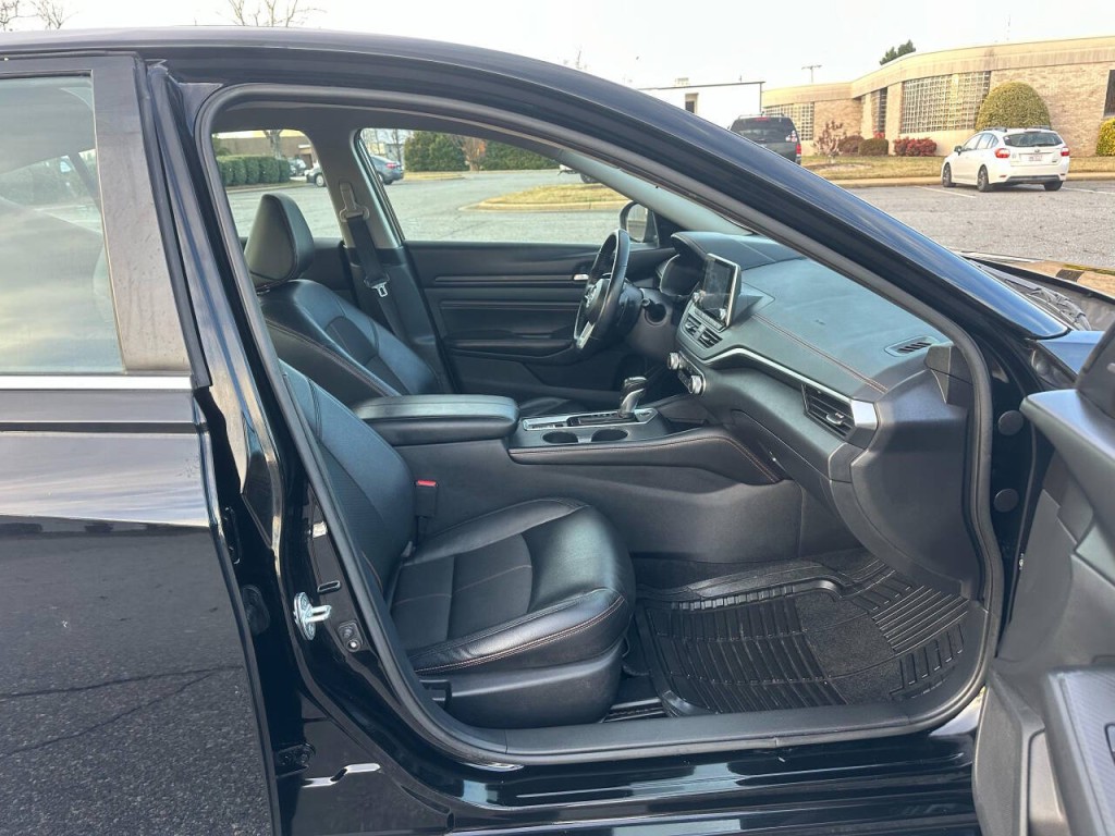 2021 Nissan Altima Image 10