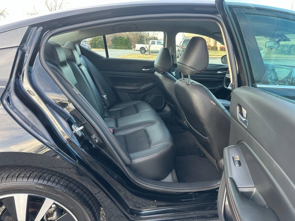 2021 Nissan Altima Image 12