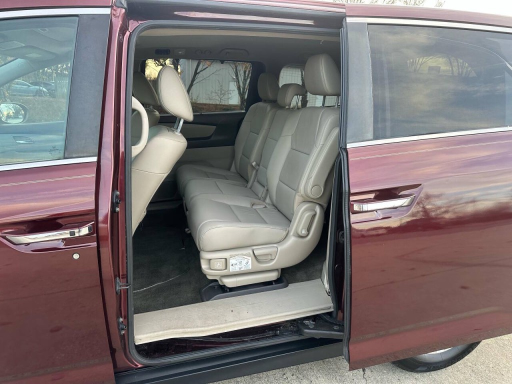 2016 Honda Odyssey Image 9