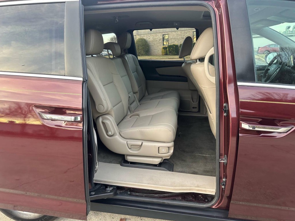 2016 Honda Odyssey Image 10