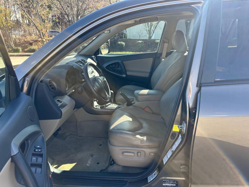 2011 Toyota Rav4 Image 8