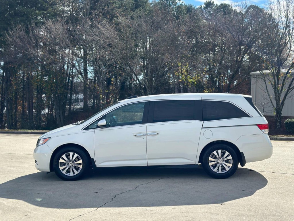 2016 Honda Odyssey Image 2