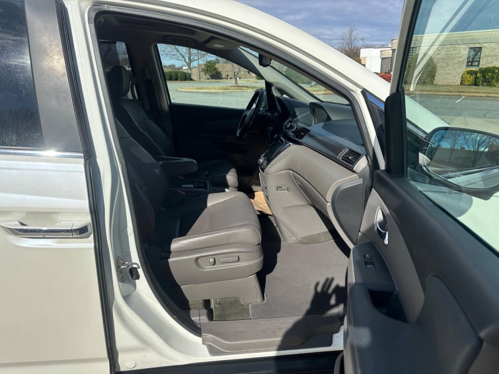 2016 Honda Odyssey Image 12