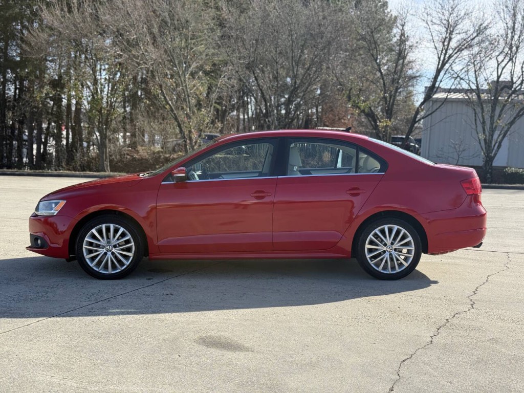 2012 Volkswagen Jetta Image 2