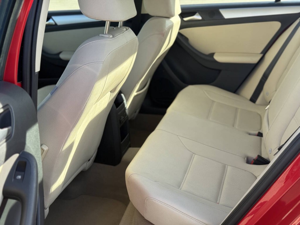 2012 Volkswagen Jetta Image 9