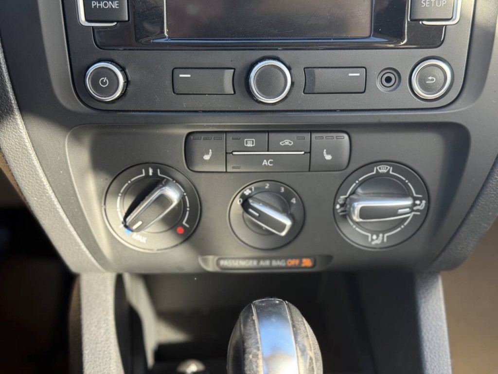 2012 Volkswagen Jetta Image 15