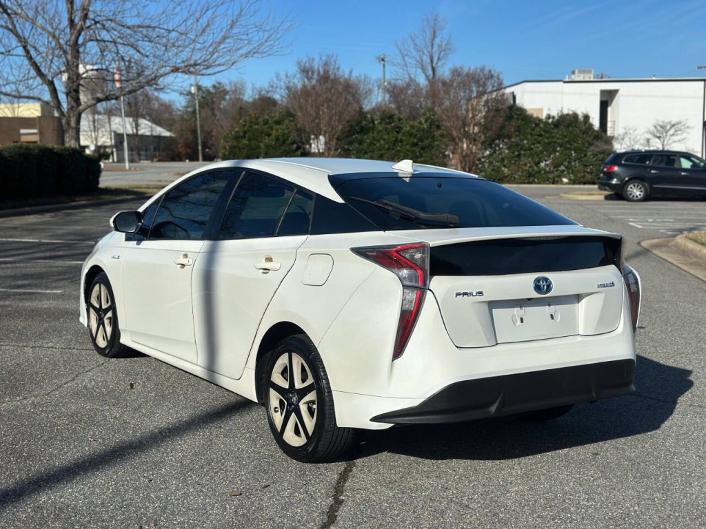 2016 Toyota Prius Image 3