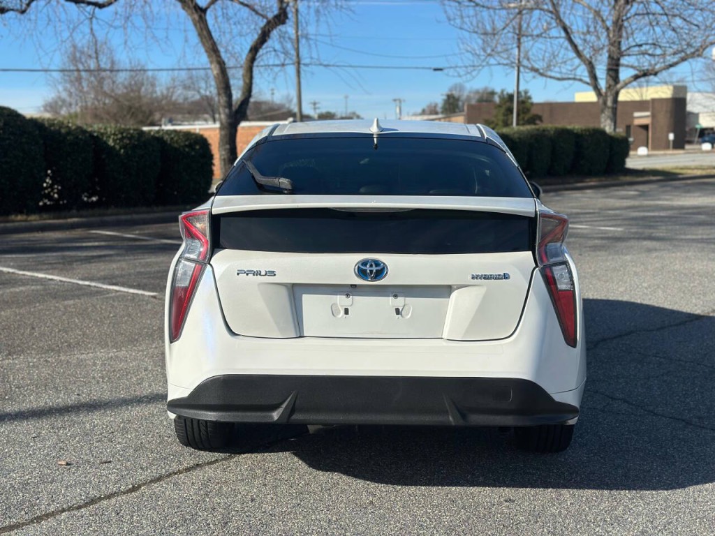 2016 Toyota Prius Image 4