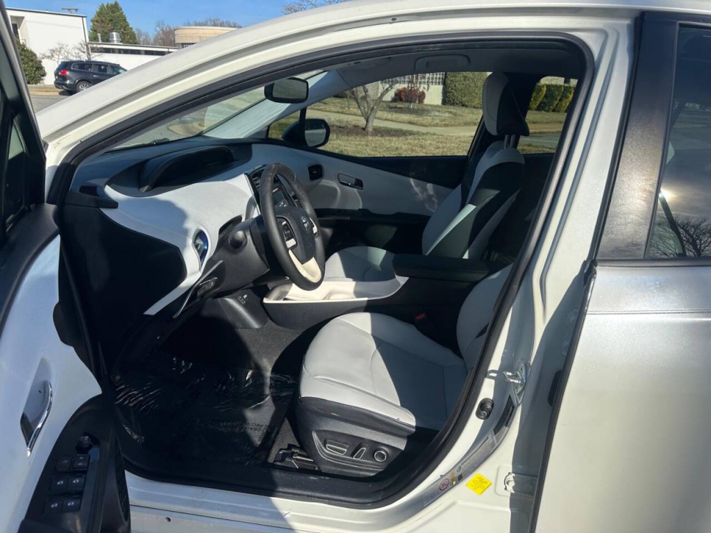 2016 Toyota Prius Image 8