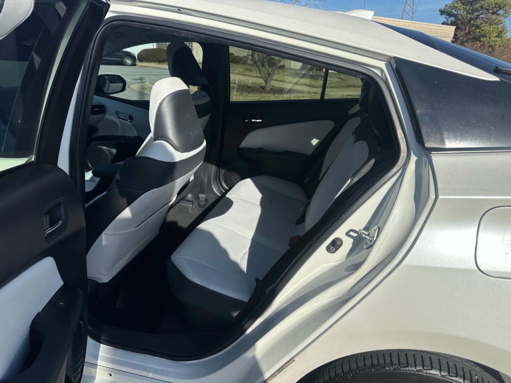 2016 Toyota Prius Image 10