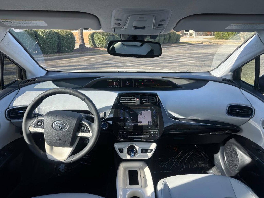 2016 Toyota Prius Image 11