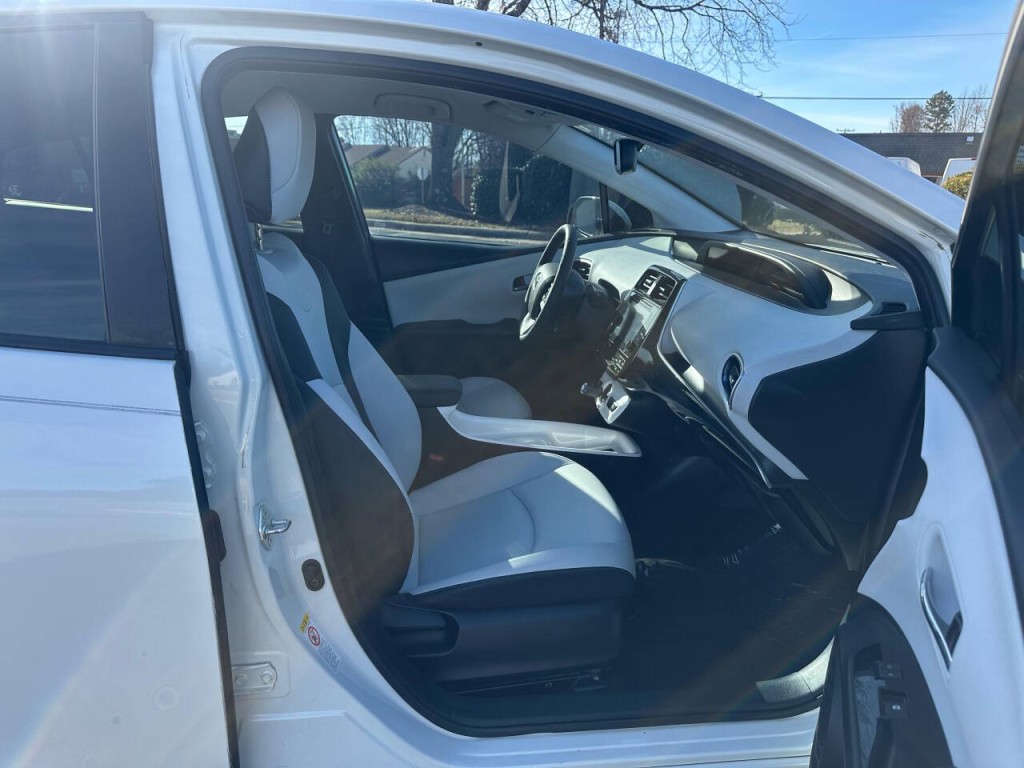 2016 Toyota Prius Image 12