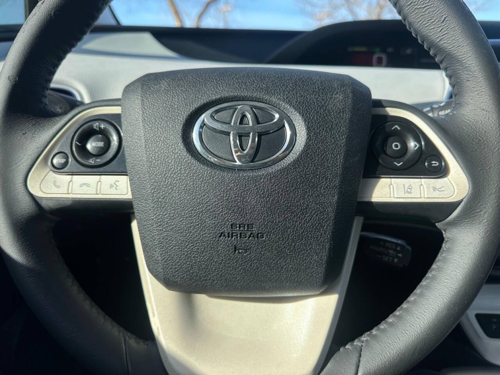 2016 Toyota Prius Image 15