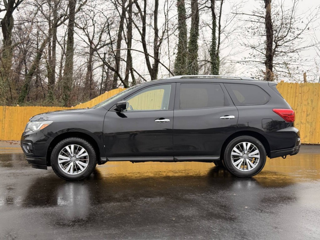 2020 Nissan Pathfinder Image 2