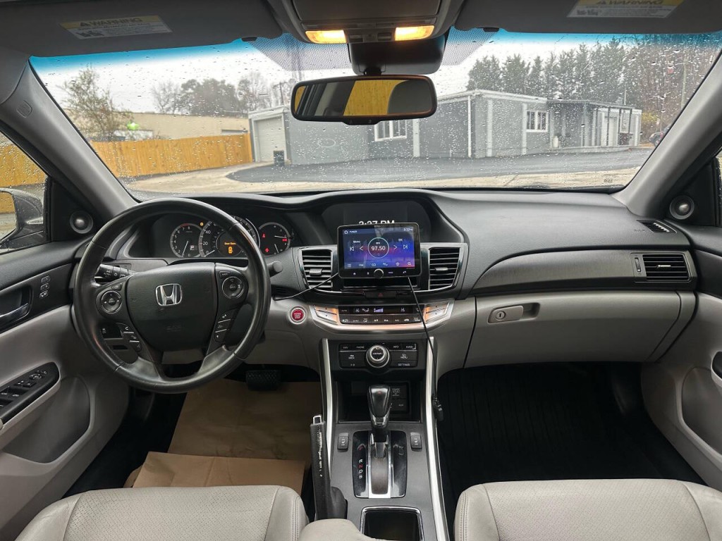 2015 Honda Accord Image 11