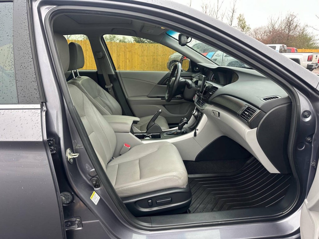 2015 Honda Accord Image 12