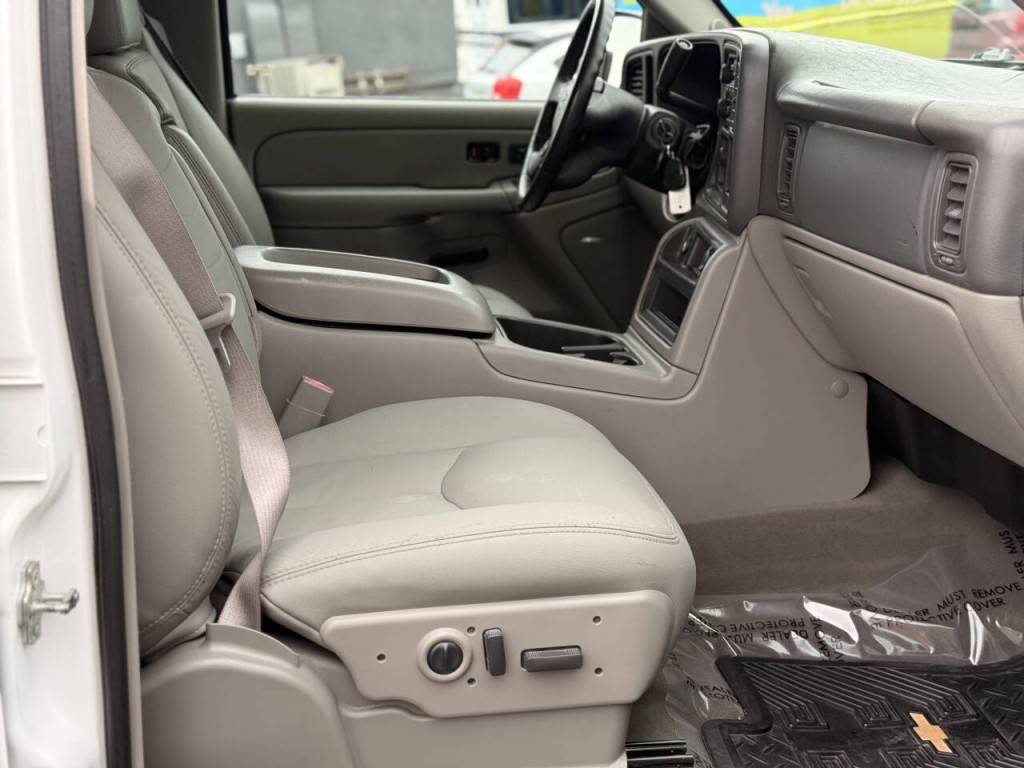 2006 Chevrolet Avalanche Image 12