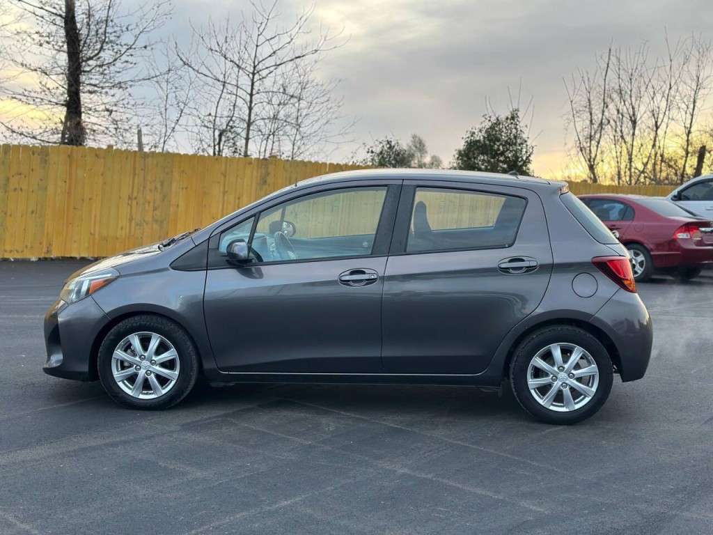 2015 Toyota Yaris Image 2