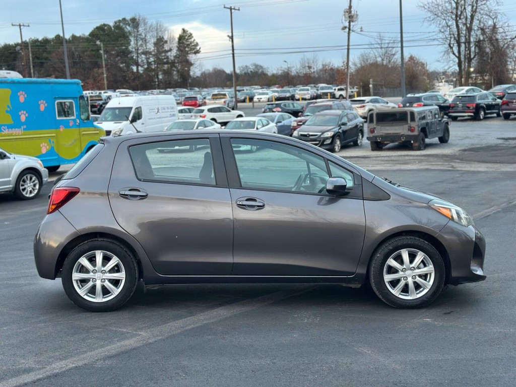 2015 Toyota Yaris Image 6