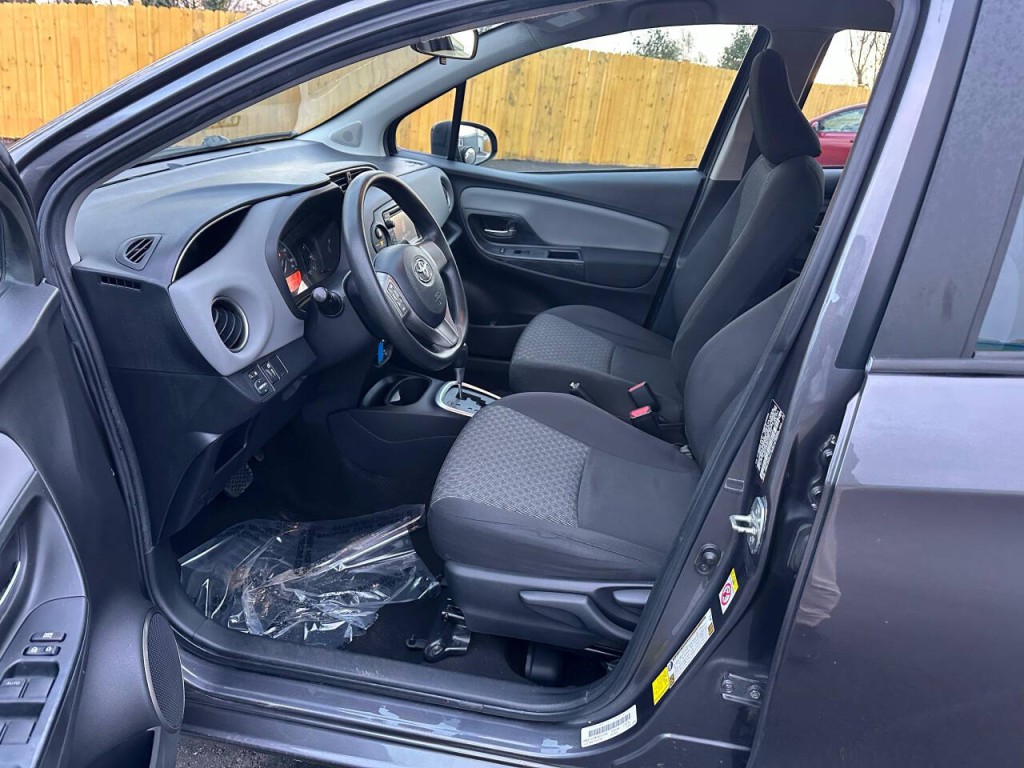 2015 Toyota Yaris Image 8