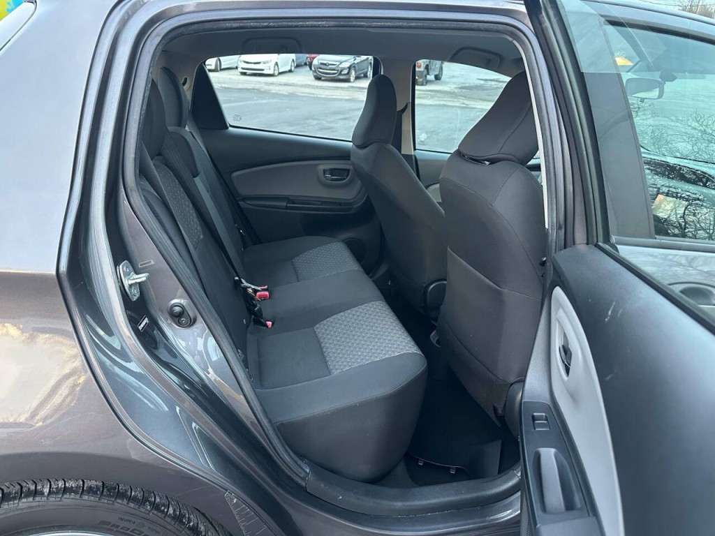 2015 Toyota Yaris Image 10