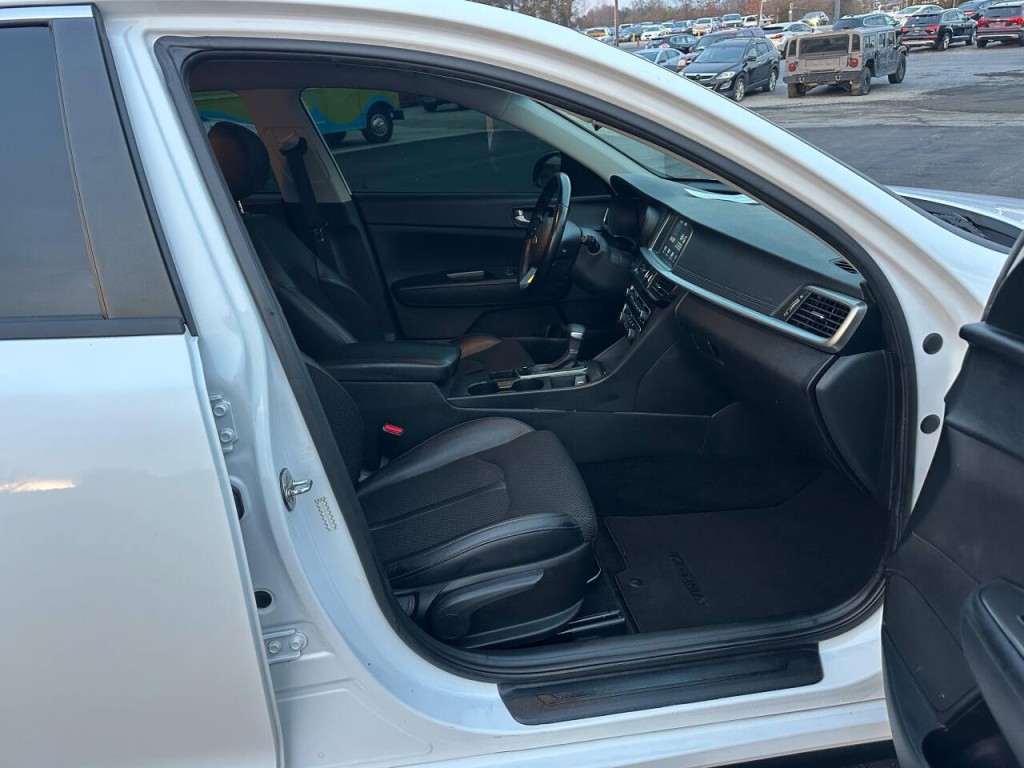 2020 Kia Optima Image 11