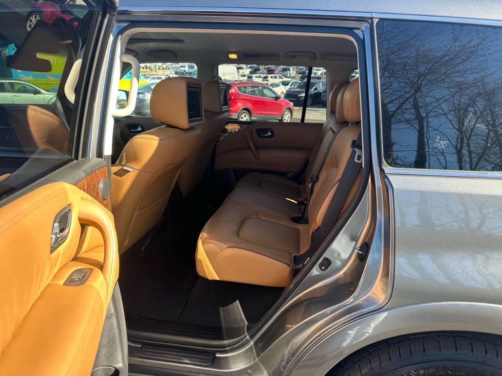 2017 Nissan Armada Image 9