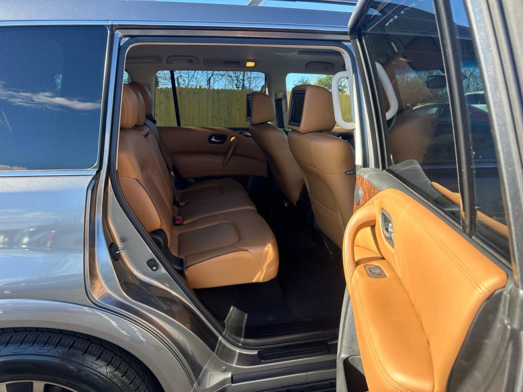 2017 Nissan Armada Image 10