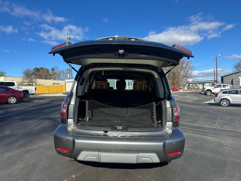 2017 Nissan Armada Image 16