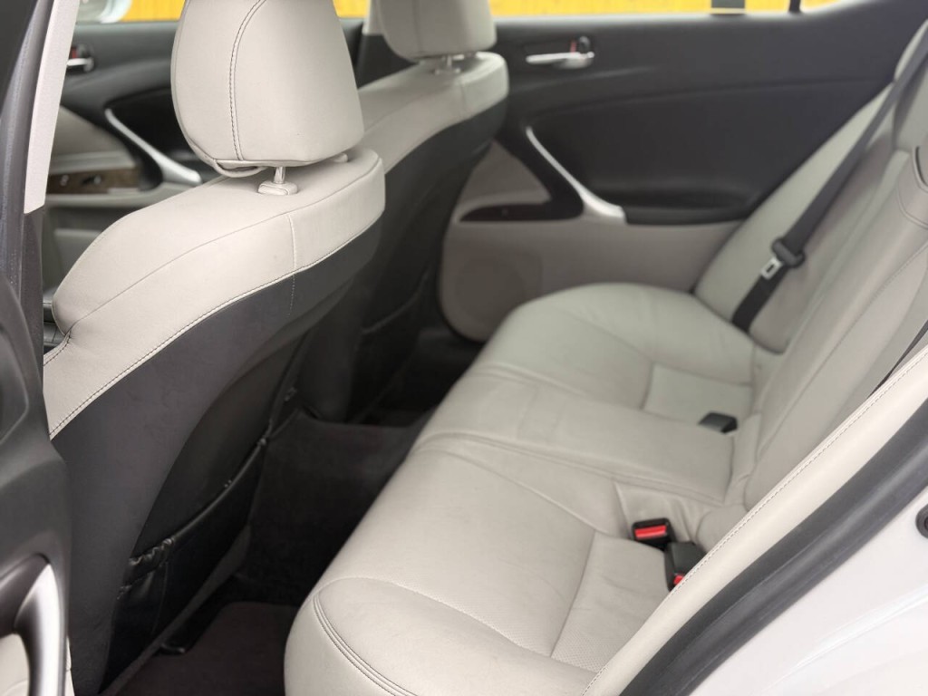 2009 Lexus IS 250 Image 9