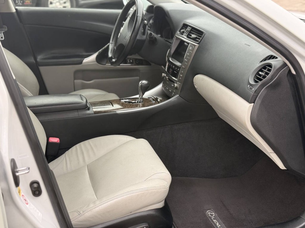 2009 Lexus IS 250 Image 11