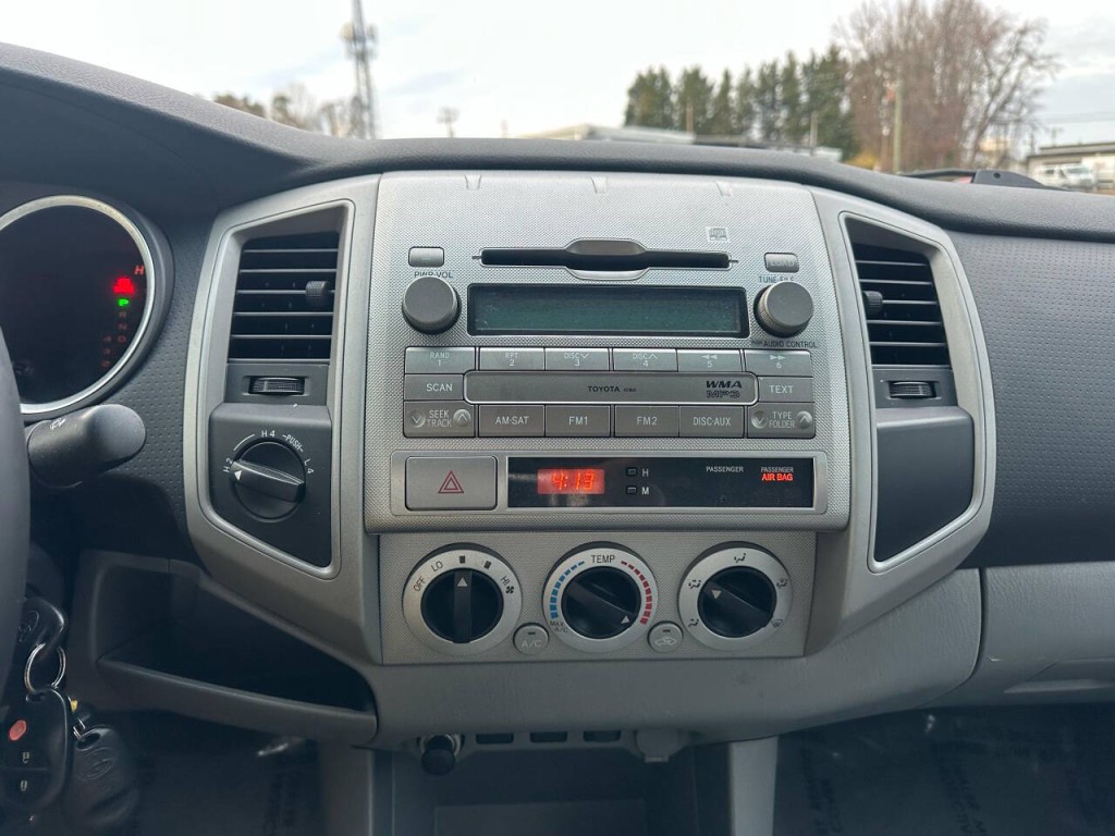2010 Toyota Tacoma Image 15