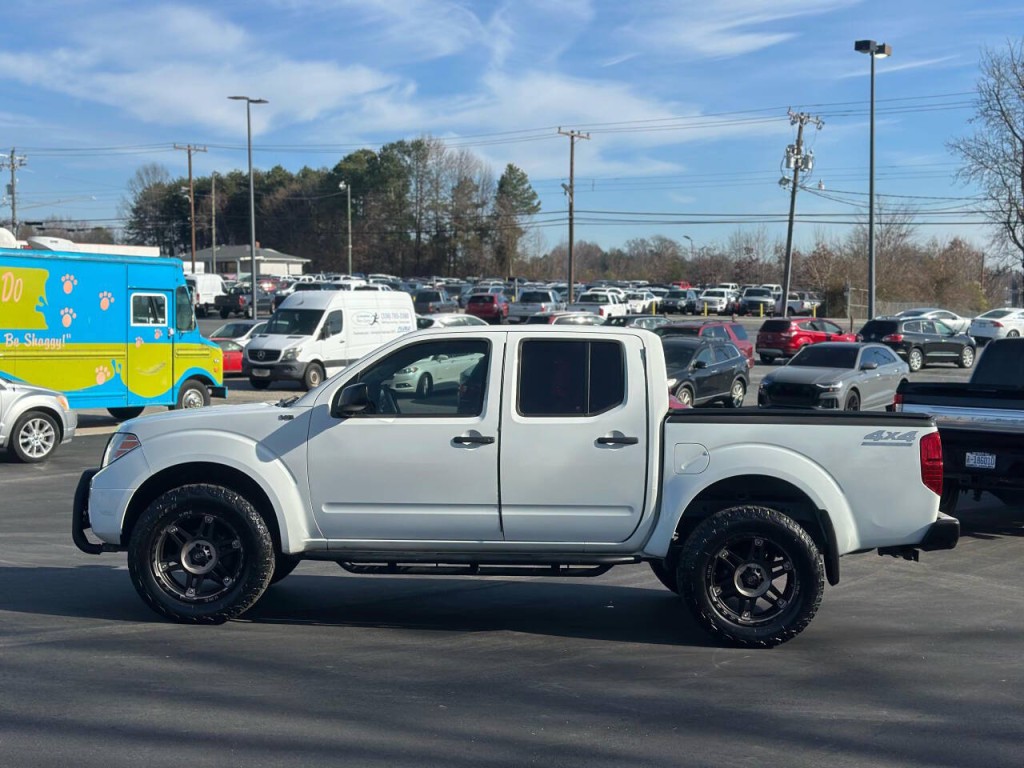 2018 Nissan Frontier Image 2