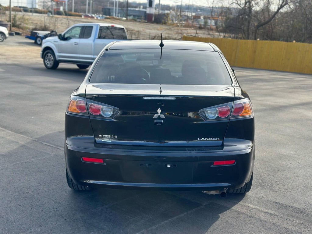 2017 Mitsubishi Lancer Image 4