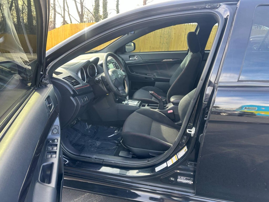 2017 Mitsubishi Lancer Image 8