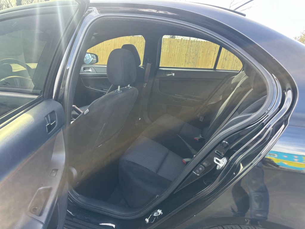 2017 Mitsubishi Lancer Image 9