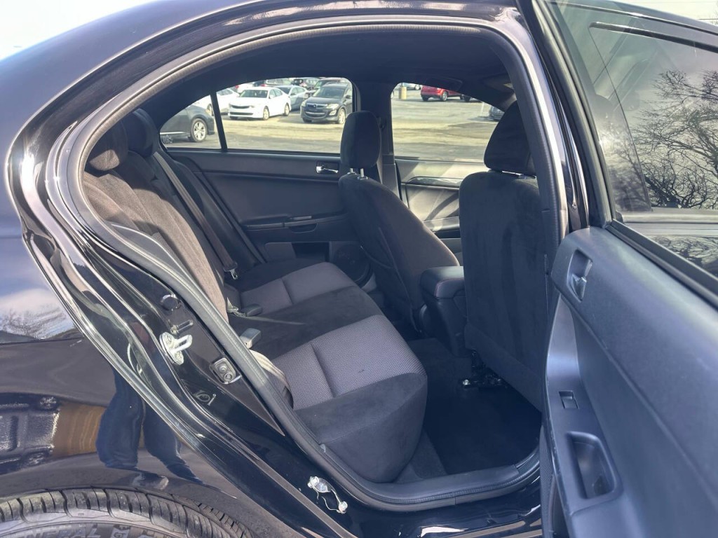 2017 Mitsubishi Lancer Image 10