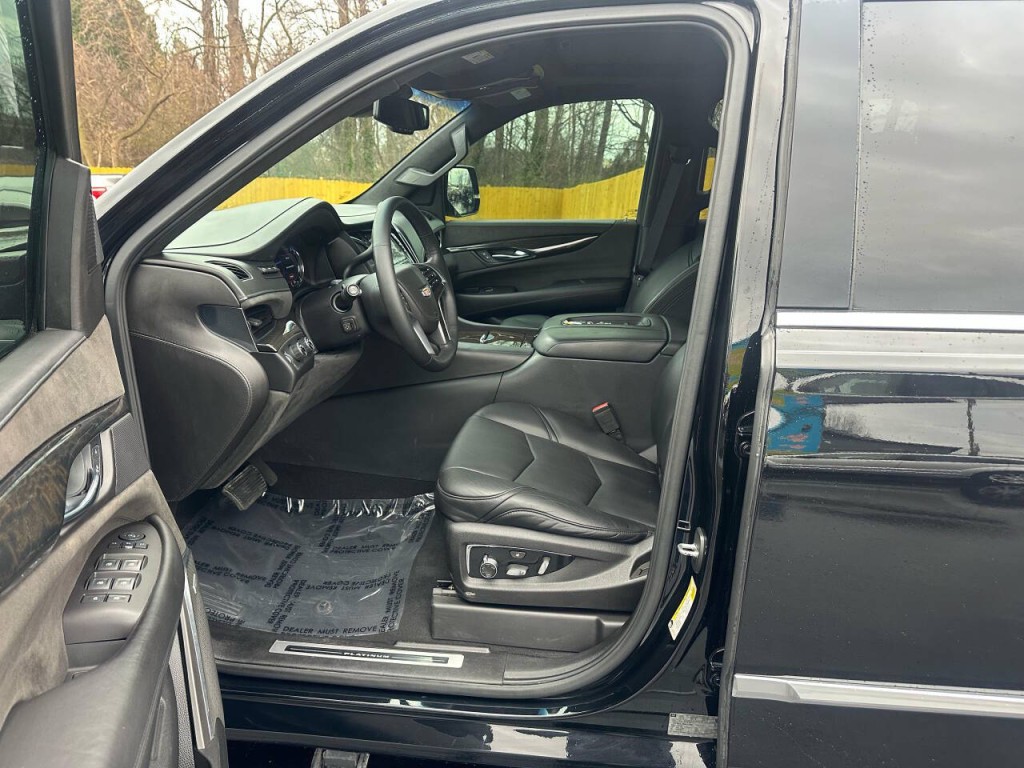 2016 Cadillac Escalade Image 9