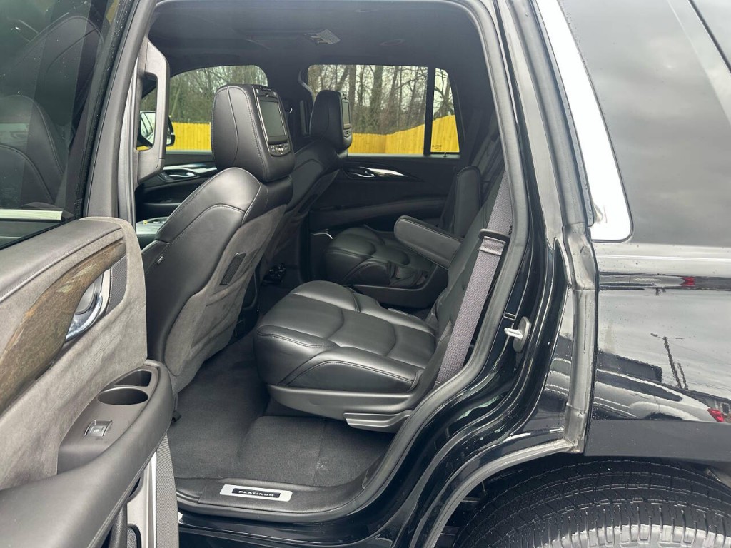 2016 Cadillac Escalade Image 10