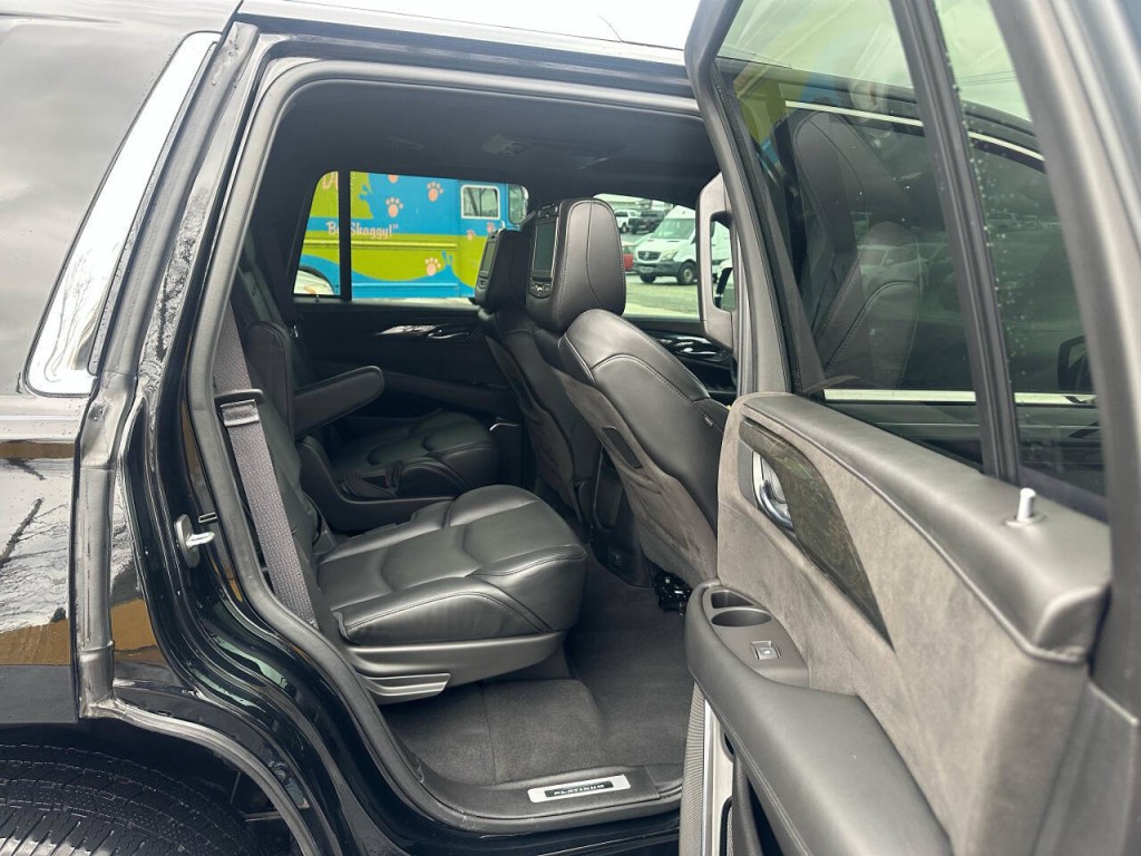 2016 Cadillac Escalade Image 12