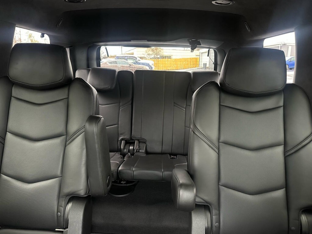 2016 Cadillac Escalade Image 13