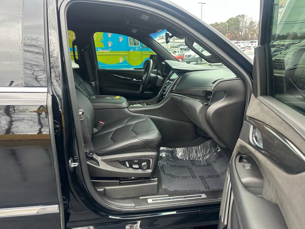 2016 Cadillac Escalade Image 14