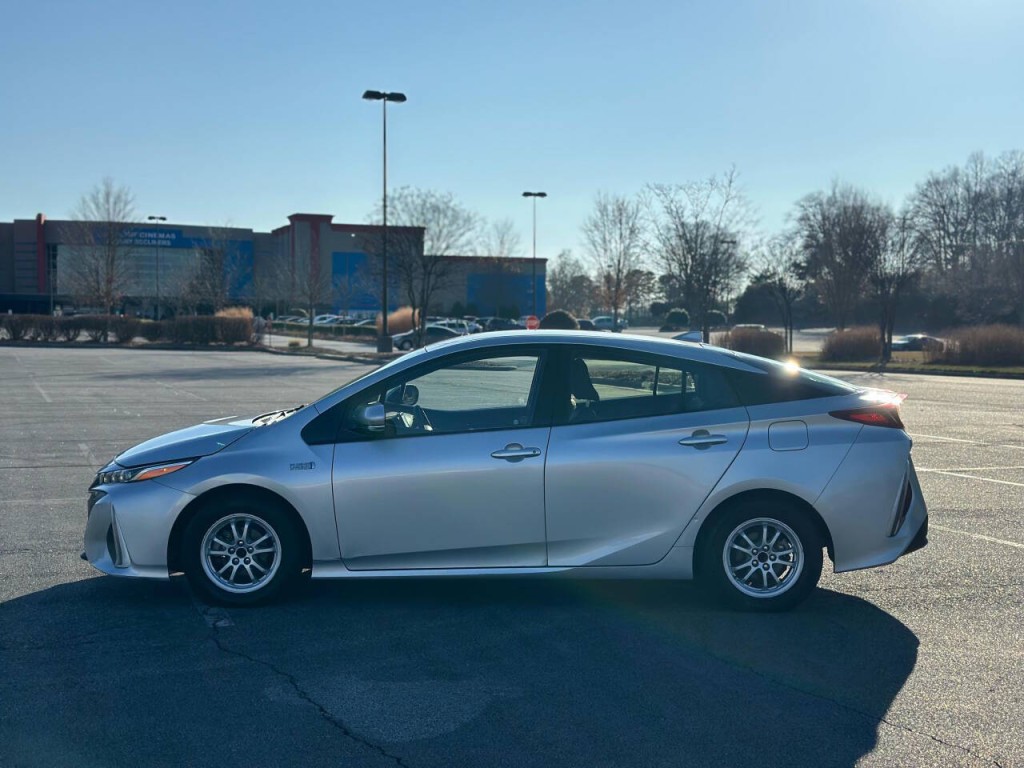 2017 Toyota Prius Image 2