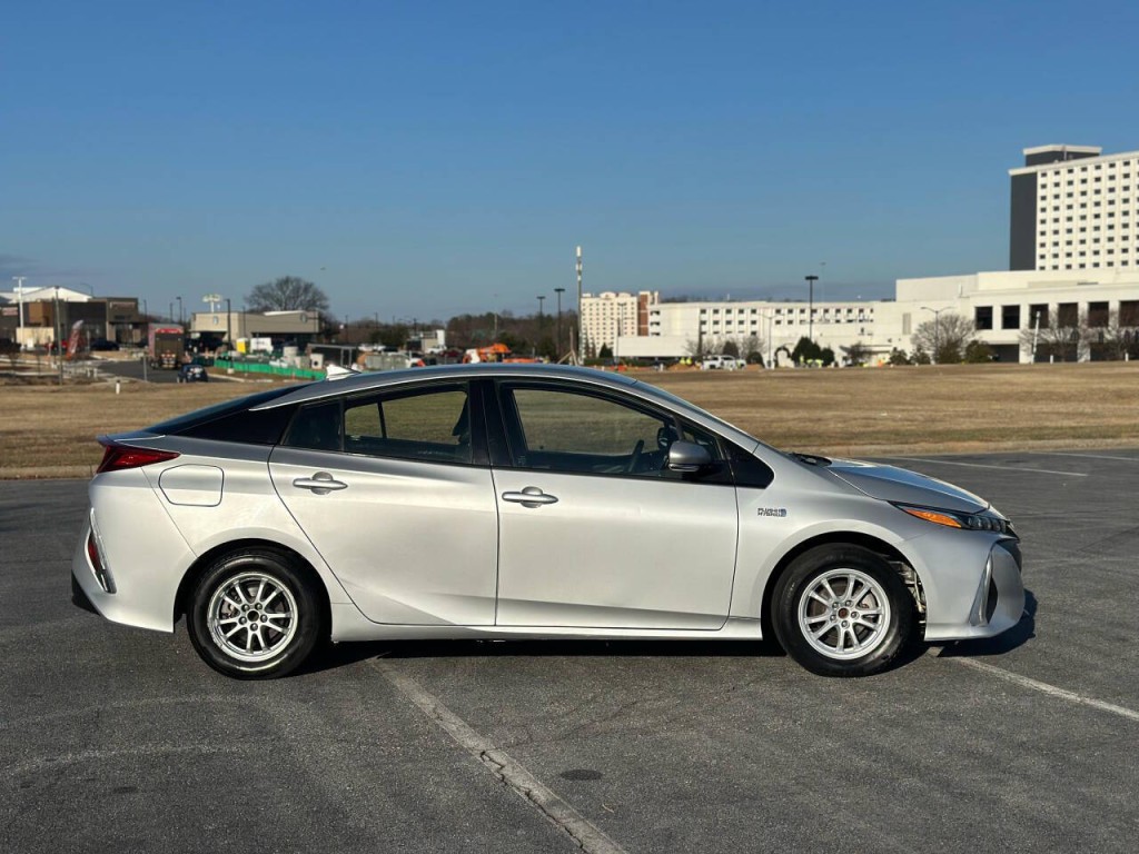 2017 Toyota Prius Image 6