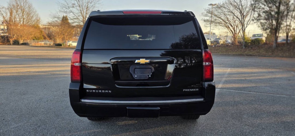 2020 Chevrolet Suburban Image 4