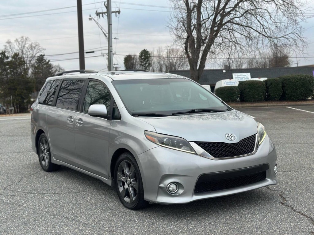 2015 Toyota Sienna Image 7