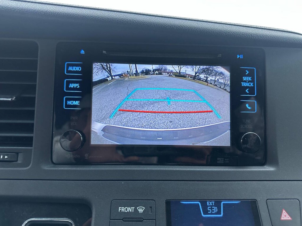 2015 Toyota Sienna Image 18