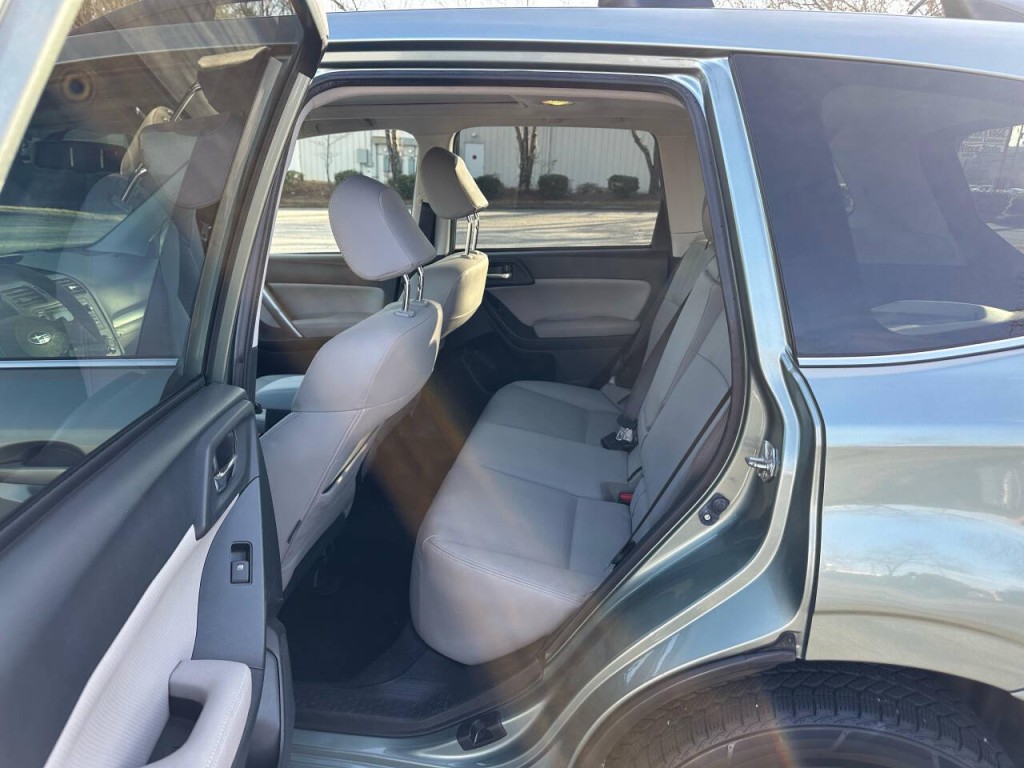 2015 Subaru Forester Image 9
