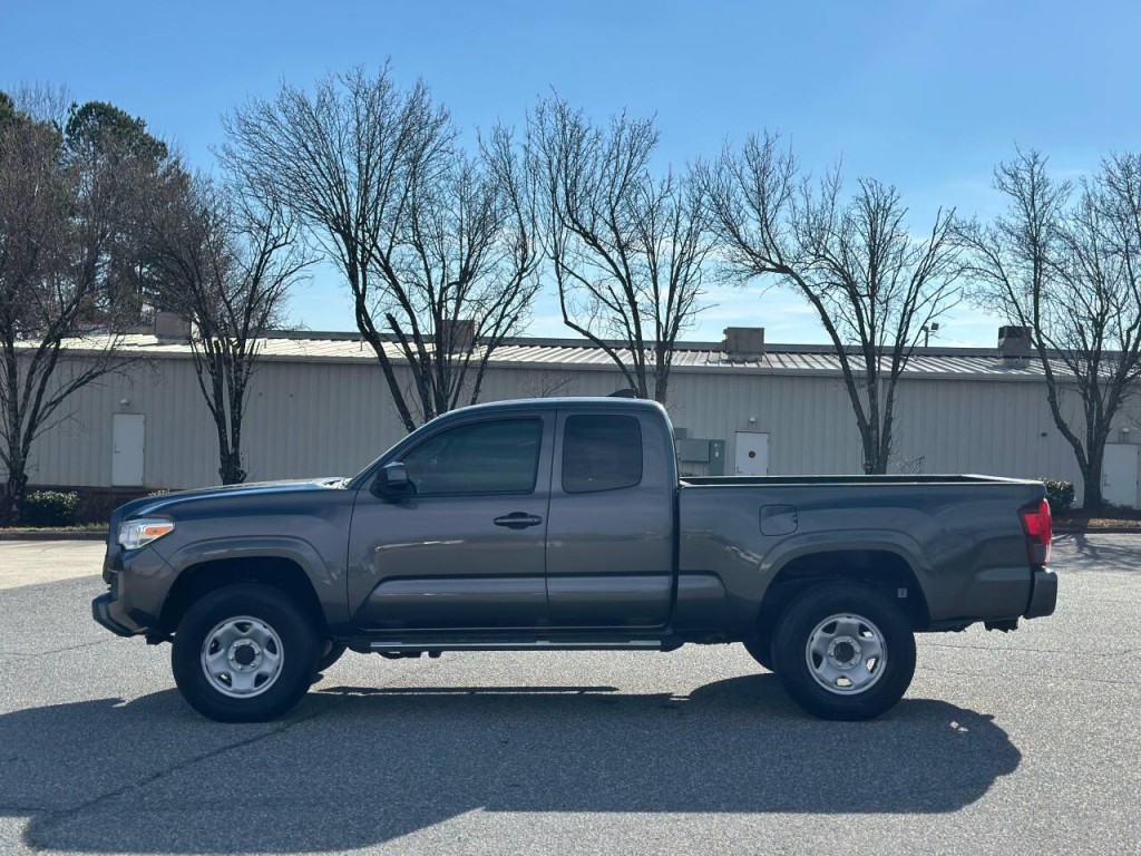 2019 Toyota Tacoma Image 2
