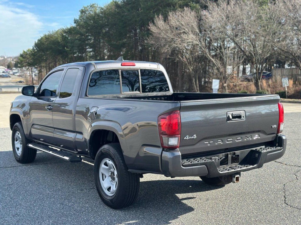 2019 Toyota Tacoma Image 3